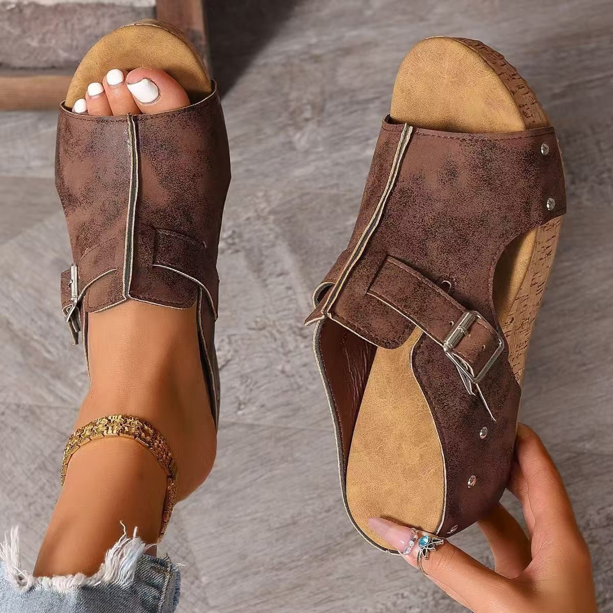 Alana - Sandalias de cuña con hebilla