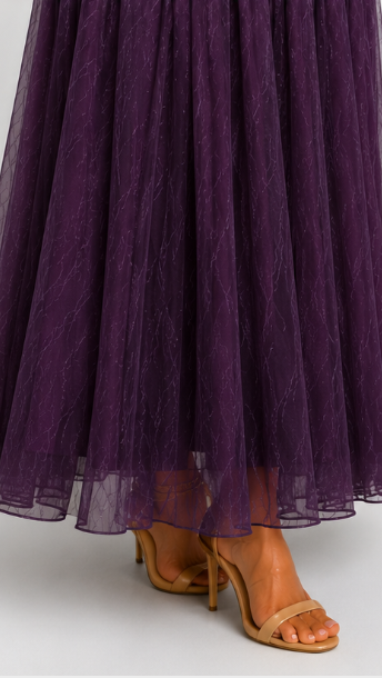 Flavia | Vestido largo color ciruela con escote tipo lágrima y detalles de encaje en chiffon