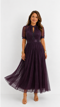 Flavia | Vestido largo color ciruela con escote tipo lágrima y detalles de encaje en chiffon